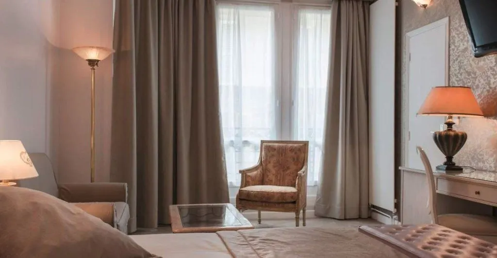 Princesse Caroline Paris Hotel