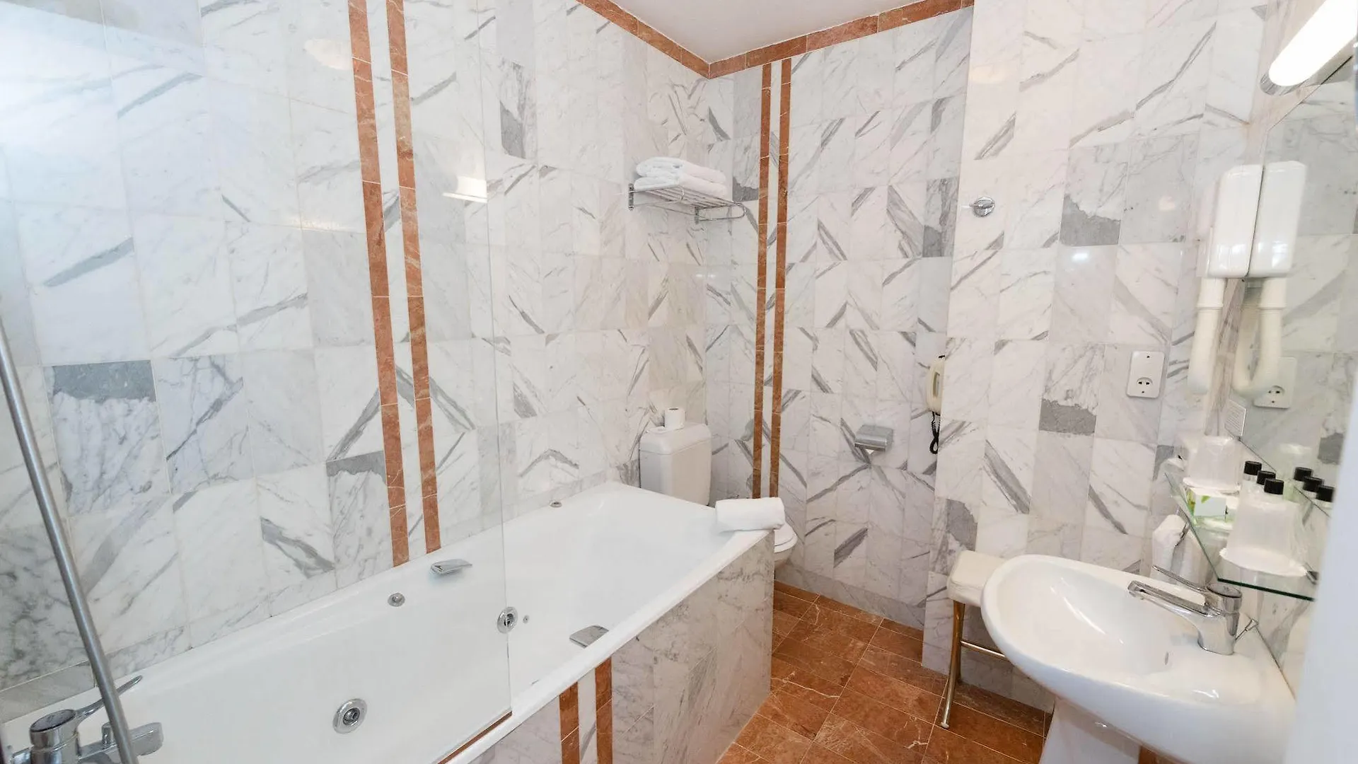 *** Hotel Princesse Caroline Paris Frankreich