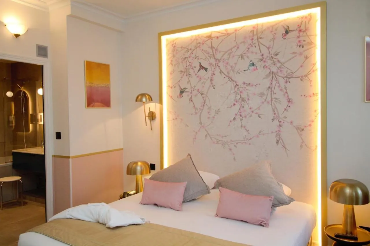 *** Hotel Princesse Caroline Paris France