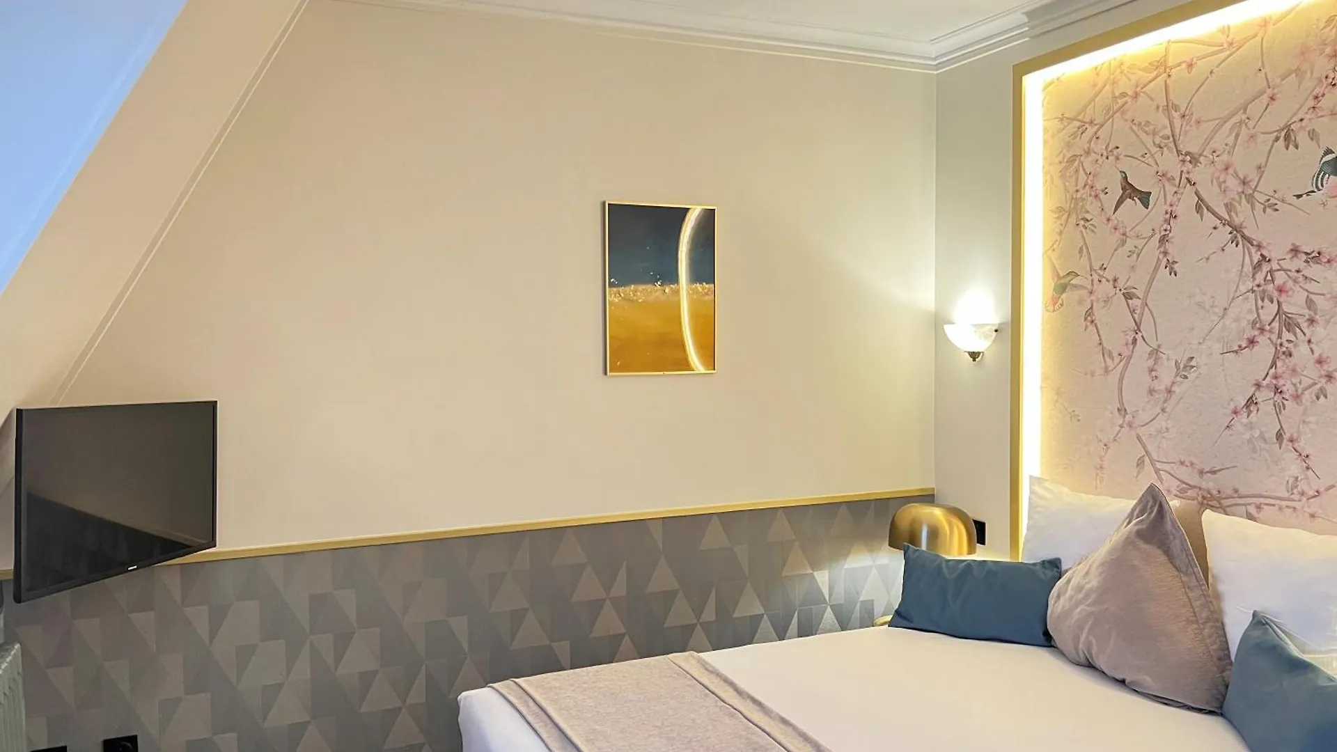 *** Hotel Princesse Caroline Paris France