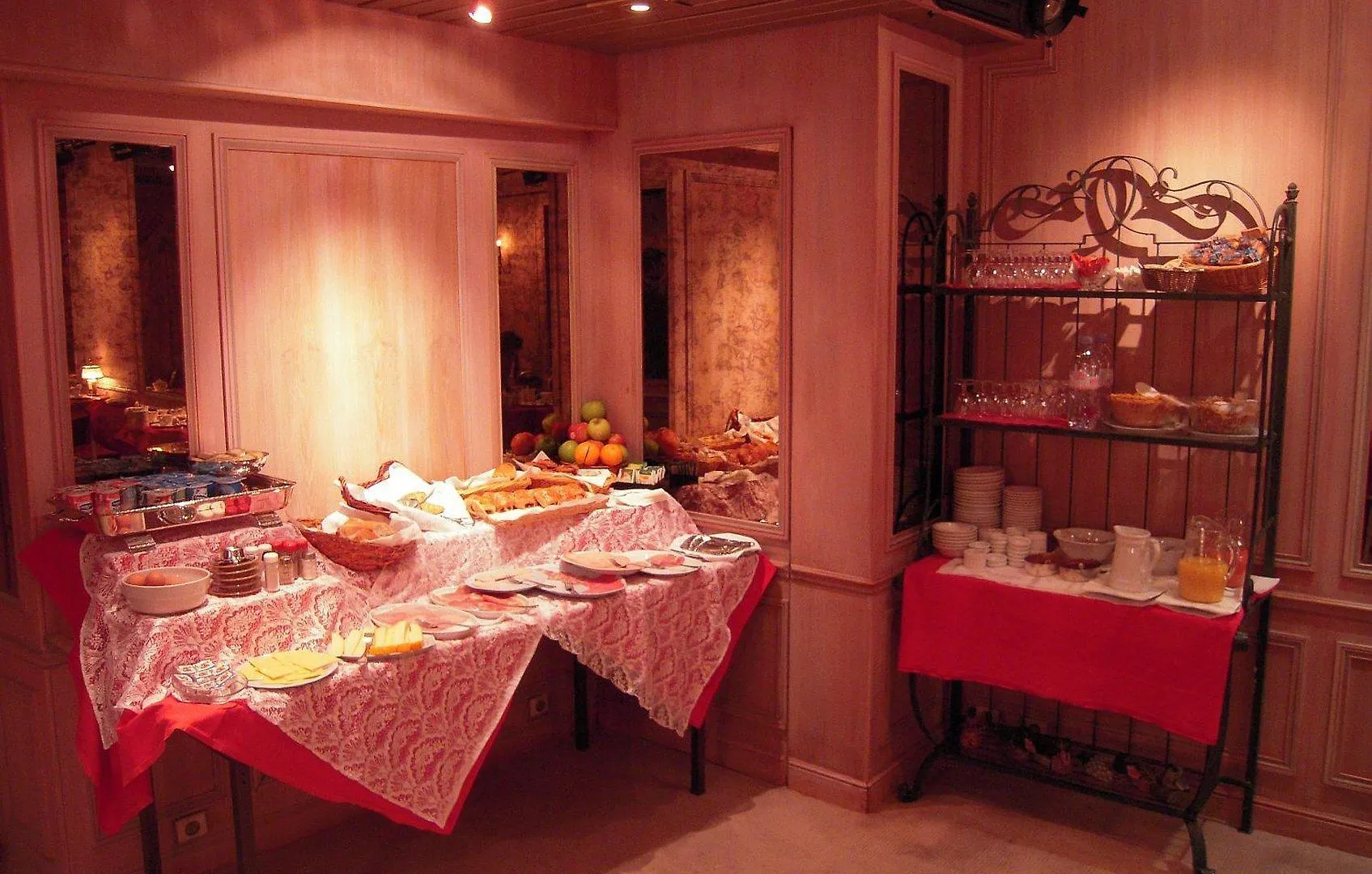 *** Hotel Princesse Caroline Paris France